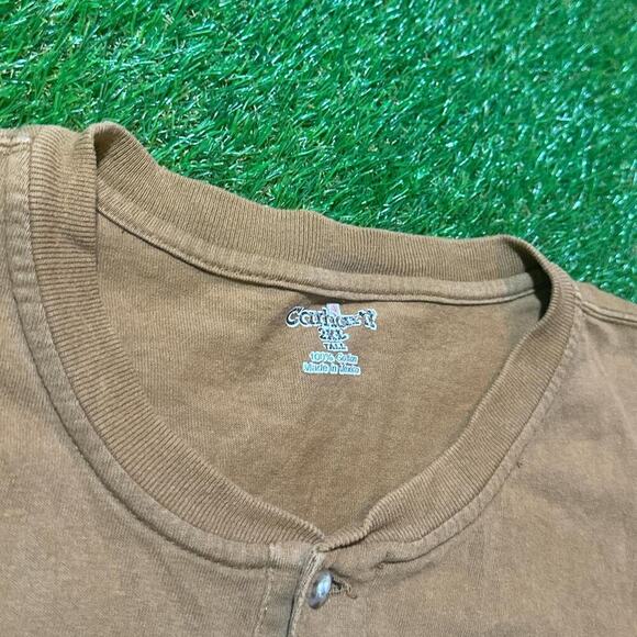 Retro Carhartt Henley tee in a classic brown - Picture 3 of 4